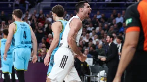 Abalde celebra un triple en el primer cuarto ante Fenerbahçe. AFP7 vía Europa Press/EUROPA PRESS